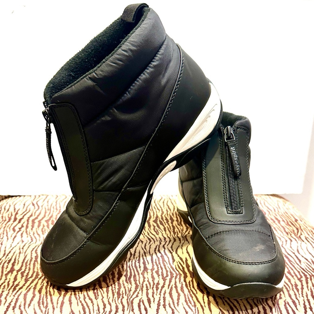 Easy Spirit Black and White Ankle Booties